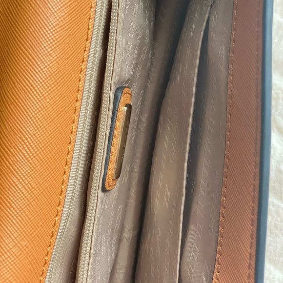 Arezzo wallet size purse - Picture 3 of 6